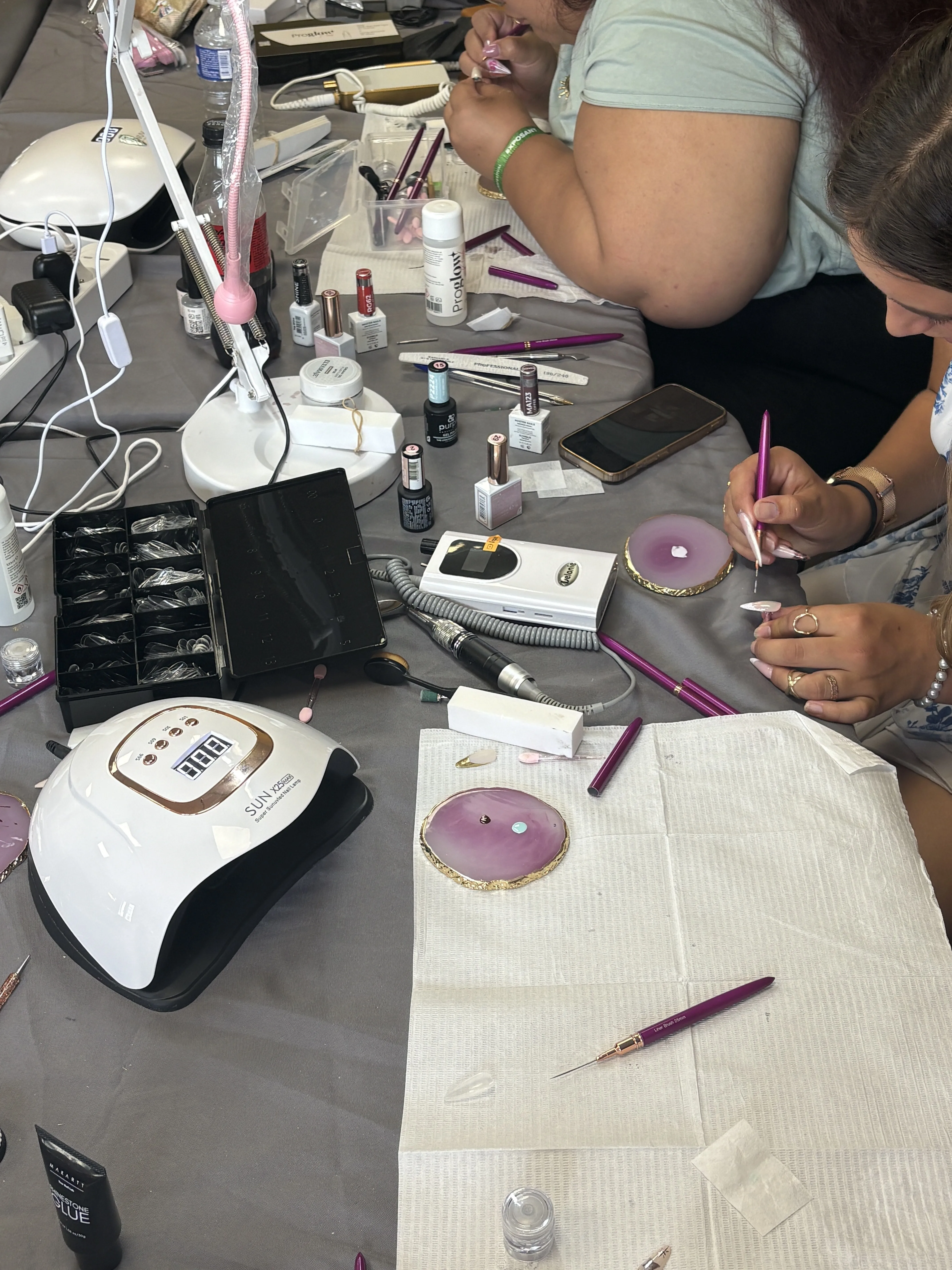 Atelier nail art réalisé pendant la formation prothésiste ongulaire à Brest